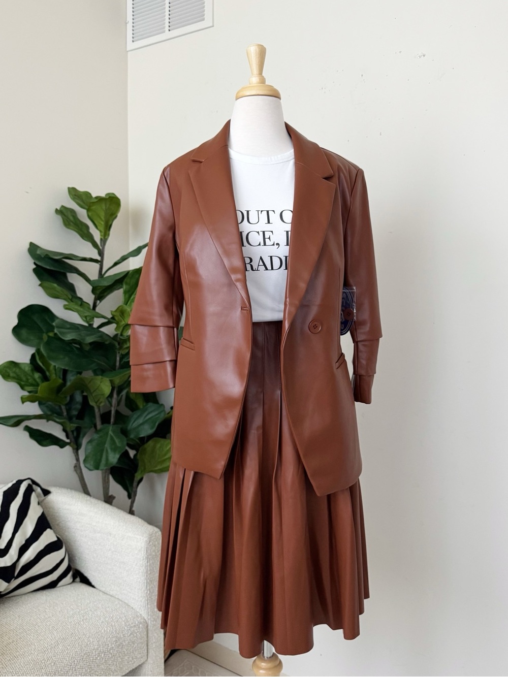 Scoop Women's Chestnut Faux Leather Blazer